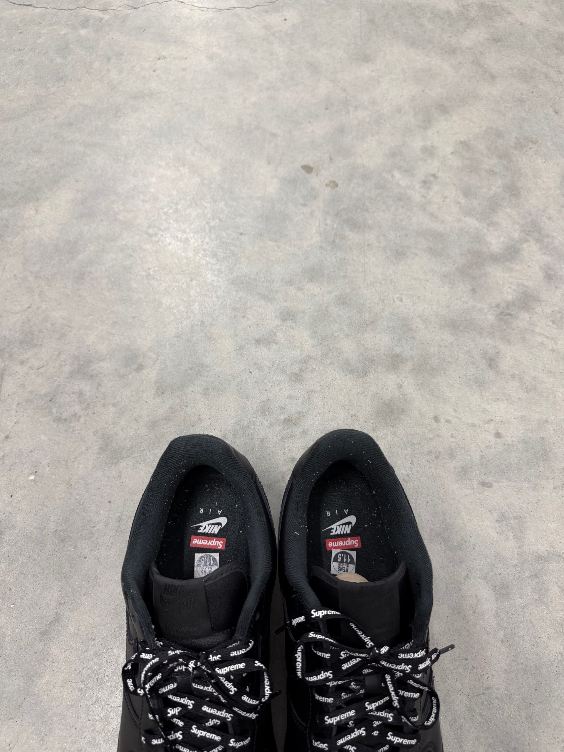 ( 11.5M ) SUPREME NIKE AIR FORCE 1 LOW “ Black “