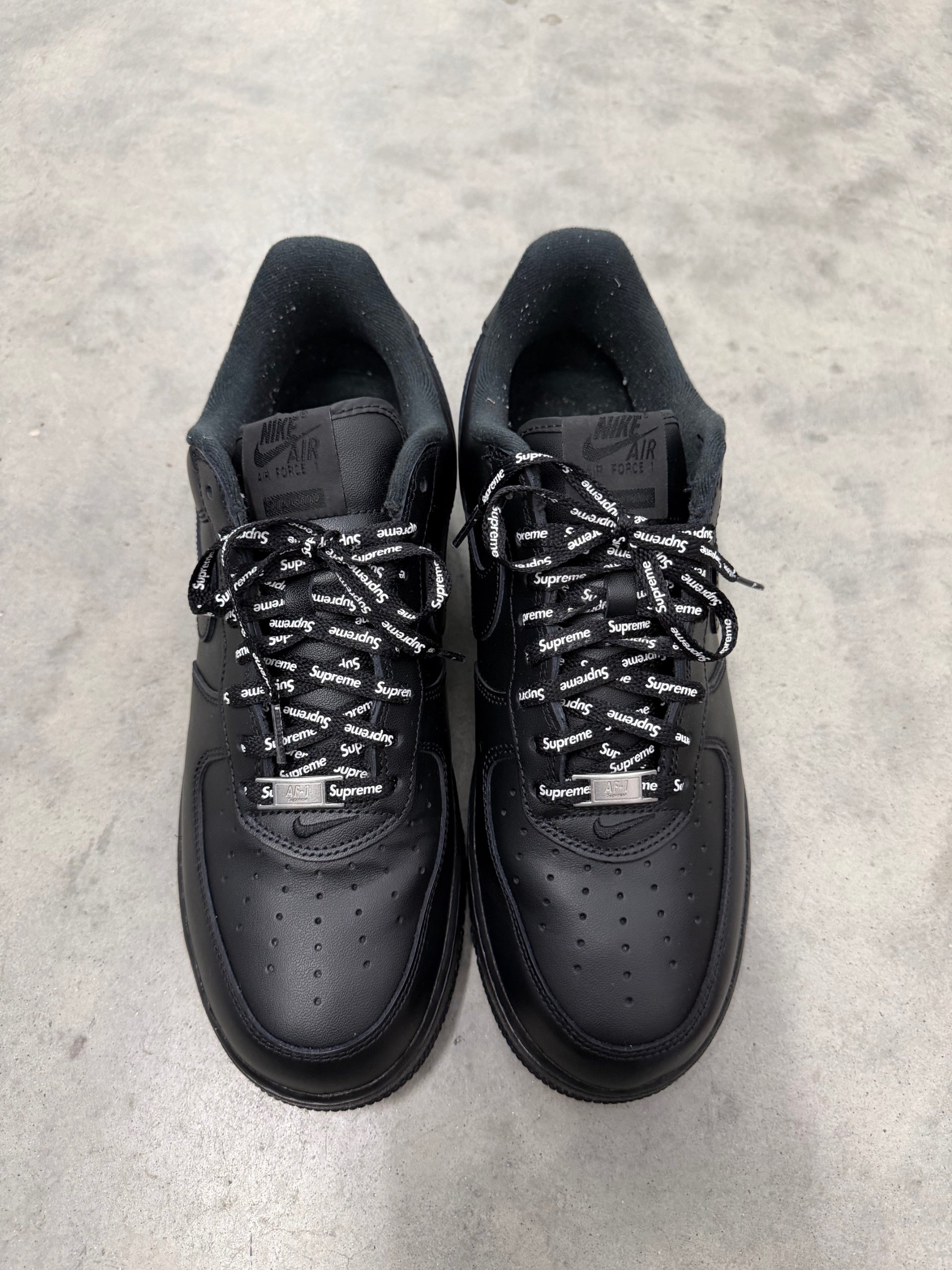 ( 11.5M ) SUPREME NIKE AIR FORCE 1 LOW “ Black “